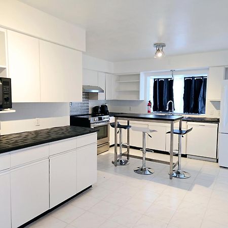 Cozy Stylish Black & White Design Room In The Heart Of Vancouver! Private Parking, Self Check-In & Just 4 Mins To Metrotown! 外观 照片