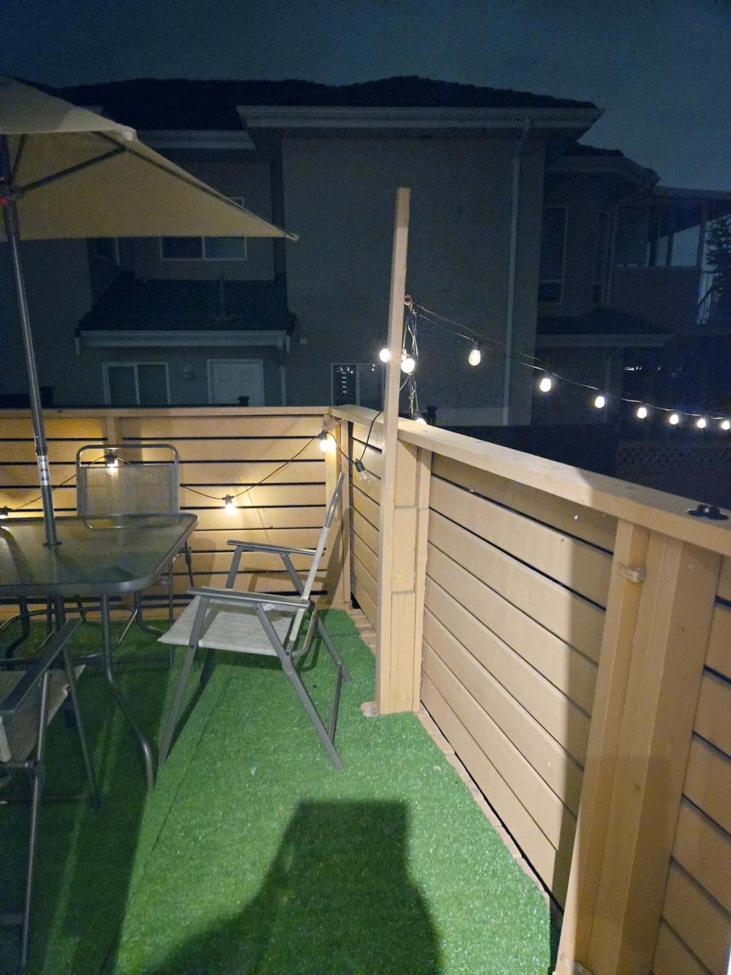 Cozy Stylish Black & White Design Room In The Heart Of Vancouver! Private Parking, Self Check-In & Just 4 Mins To Metrotown! 外观 照片