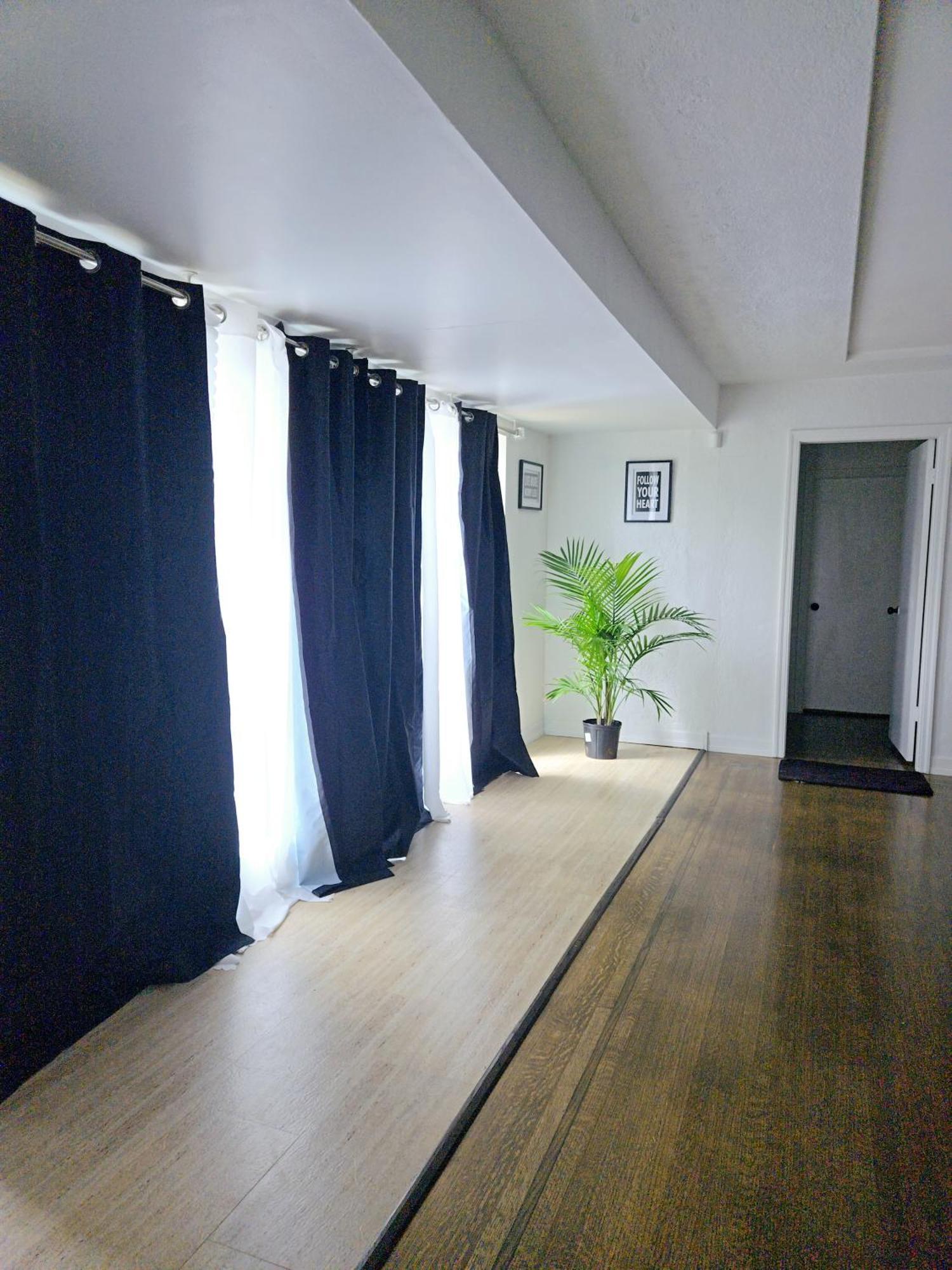 Cozy Stylish Black & White Design Room In The Heart Of Vancouver! Private Parking, Self Check-In & Just 4 Mins To Metrotown! 外观 照片