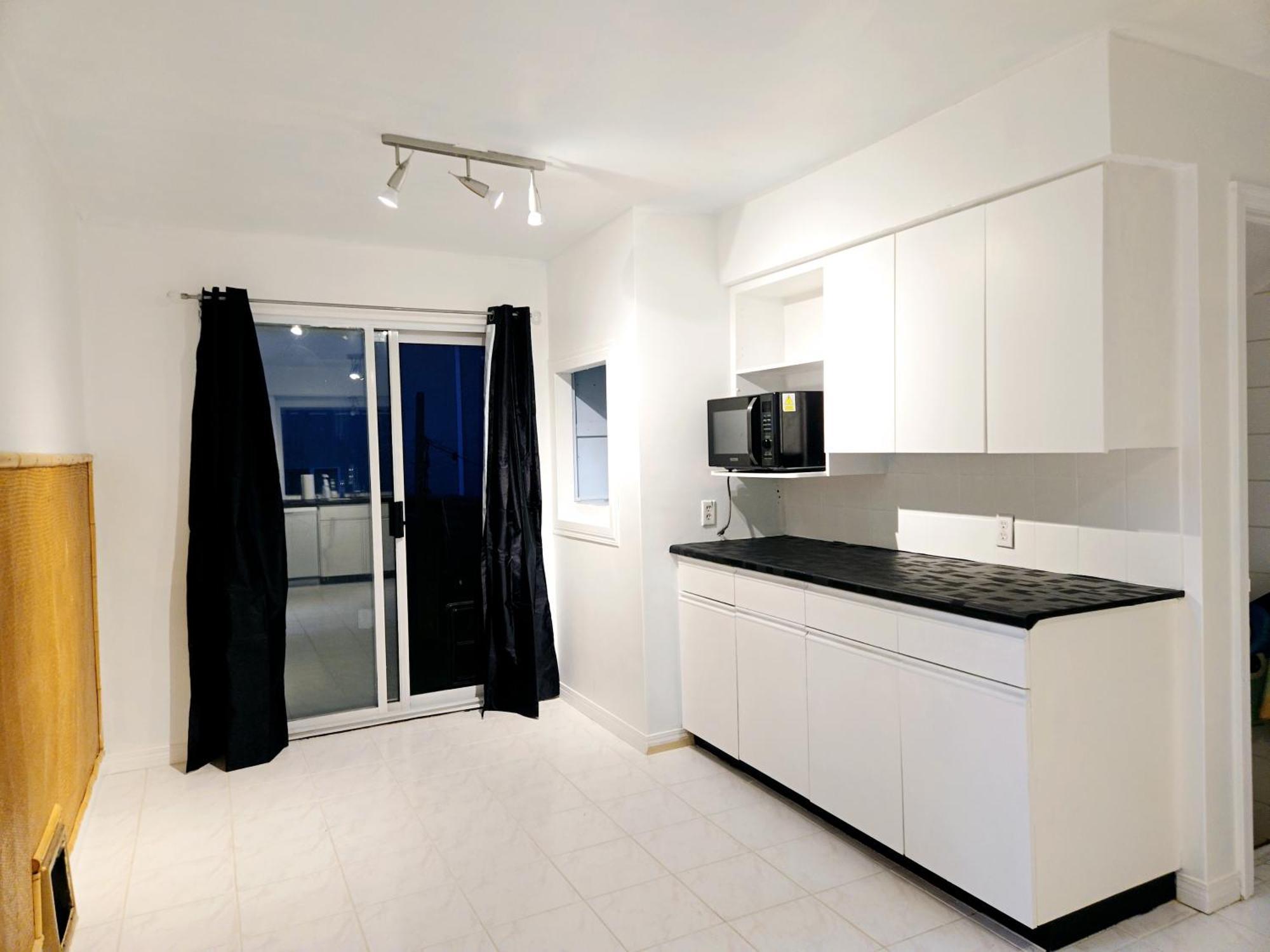Cozy Stylish Black & White Design Room In The Heart Of Vancouver! Private Parking, Self Check-In & Just 4 Mins To Metrotown! 外观 照片